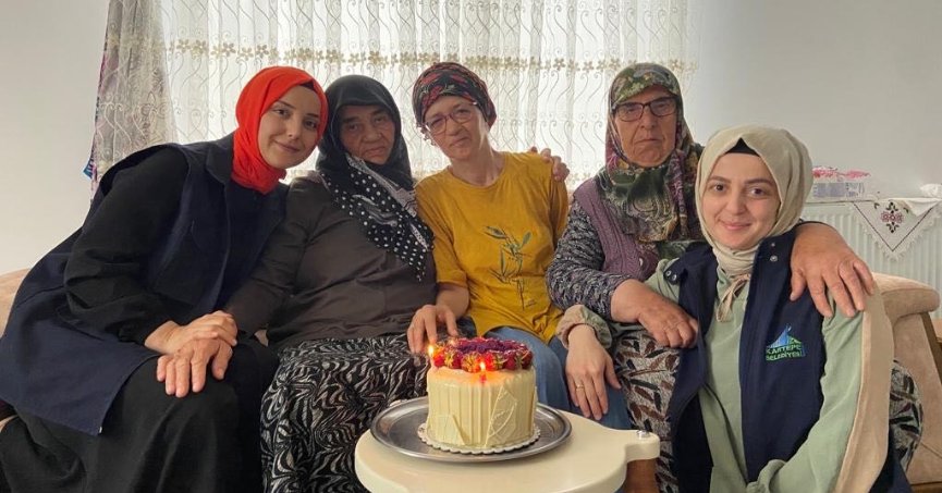 Pambuk ninenin ilk kez  doğum günü kutlandı