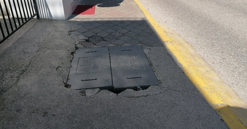 Kaldırımın çöken kısmına bakım gerekli