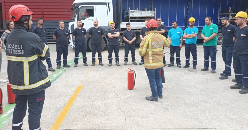 Büyükşehir İtfaiyesi eğitimlerini sürdürüyor