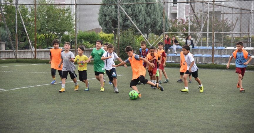 Kartepe yaz spor okulları sezonu açtı