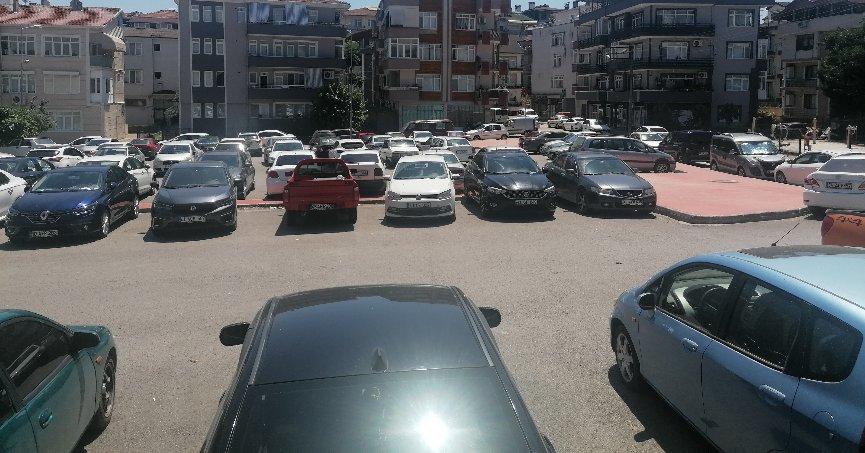 Otopark, yoğunluğu ile dikkat çekiyor