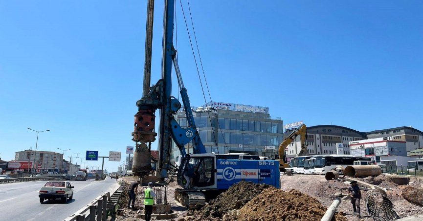 Kaşkaldere Kavşağı’nda köprü kazıkları çakılıyor