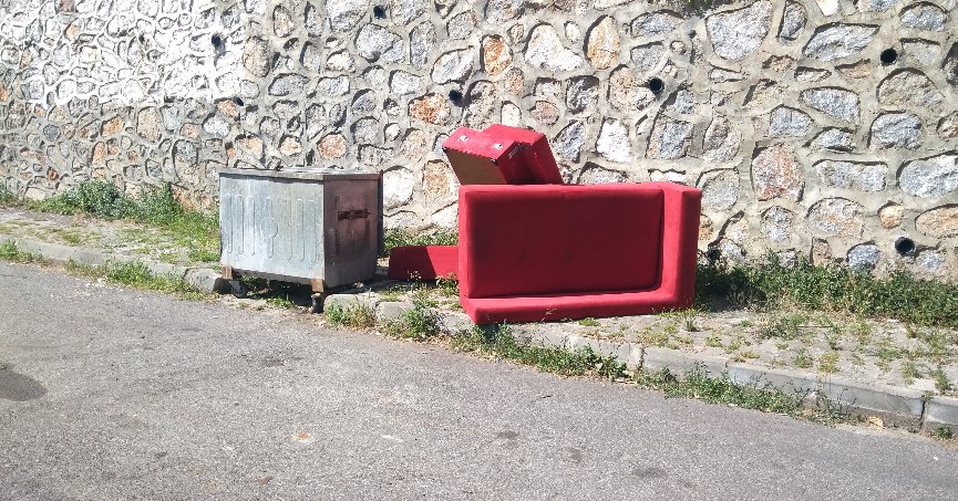 Evsel atıklar kötü görüntü oluşturuyor