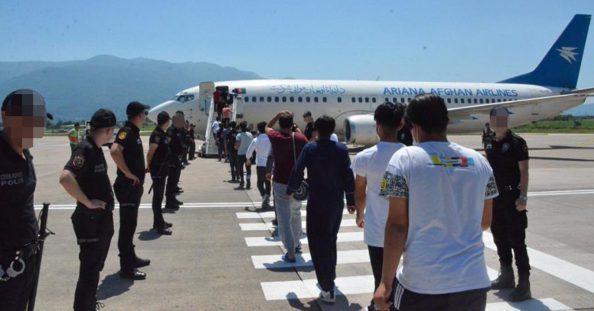 67 düzensiz göçmen ülkelerine gönderildi