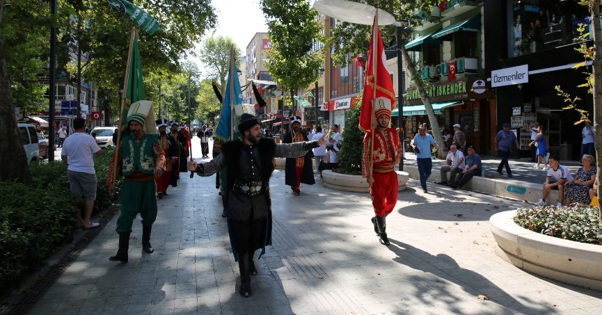 Büyükşehir mehteri İzmitlileri selamladı