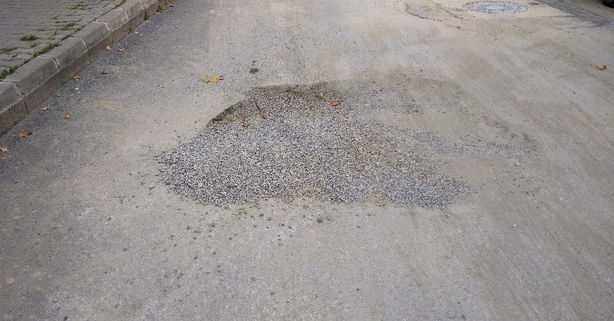 Çukur olan bölüm yama ile düzeltildi