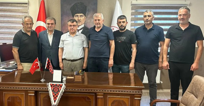 Kırmızı-Siyahlı yönetim boş durmuyor