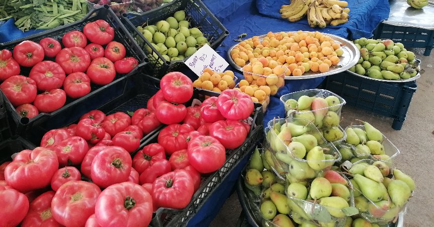 Pazarda ürünlerdeki çeşitlilik dikkat çekti