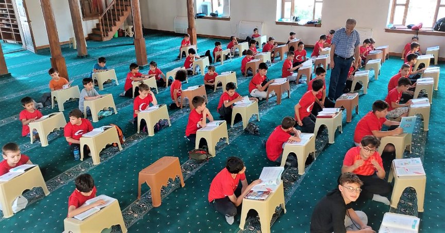 491 yıllık tarihi camide yaz Kur’an kursu heyecanı