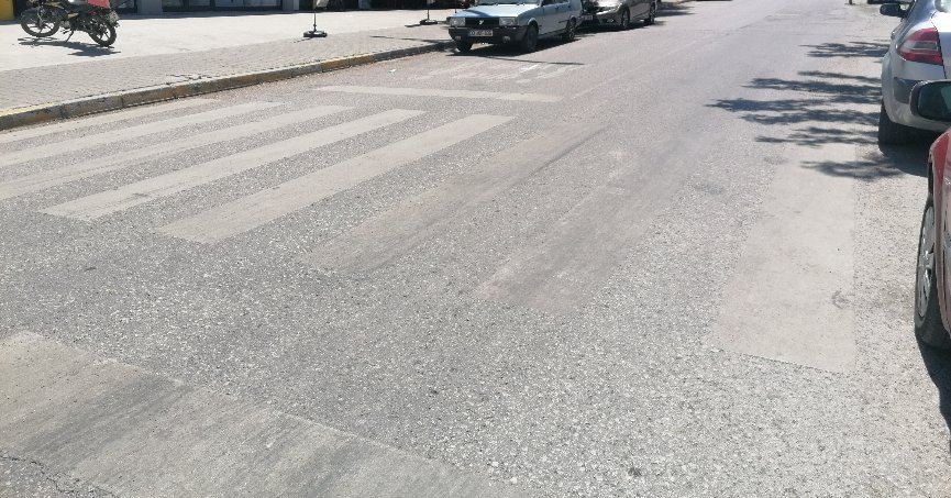 Yaya geçitlerinde yol verilmeli