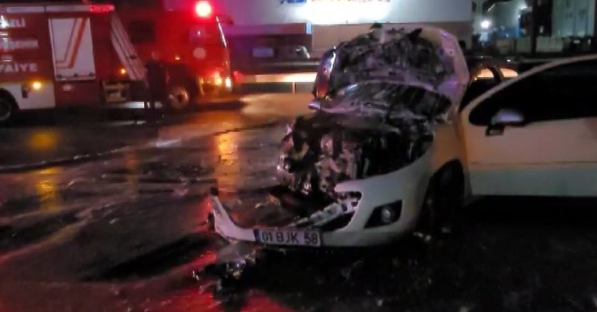 Kontrolden çıkan araç otomobile çarpıp alev aldı