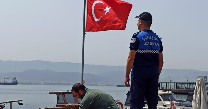 Zabıta rengi solan  bayrağı değiştirdi