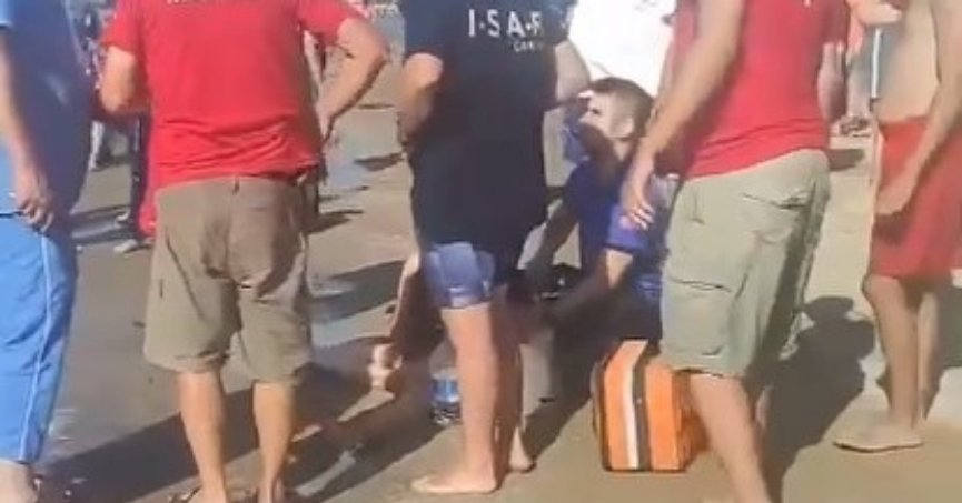 Denize giren 2 kişi boğulmaktan kurtarıldı