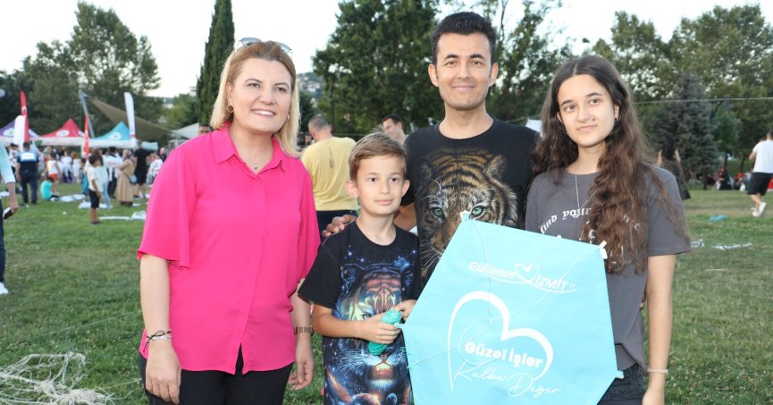 Uçurtma şenliğinde  gönüllerince eğlendiler