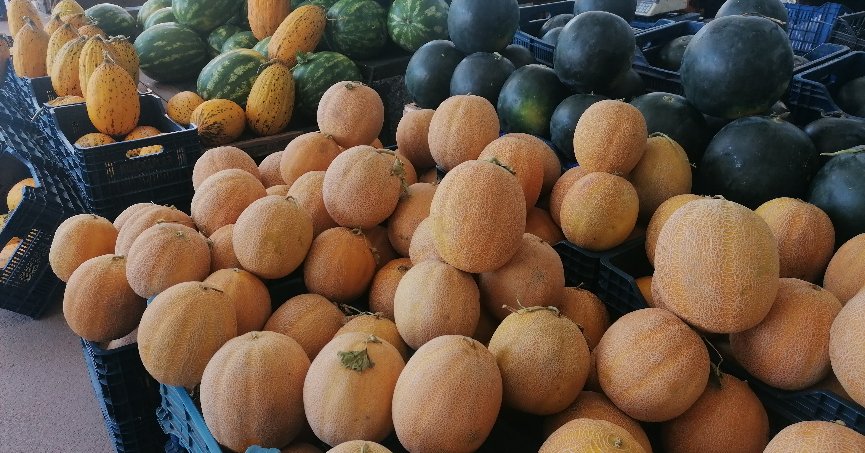 Pazarda kavun ve  karpuza ilgi yüksek