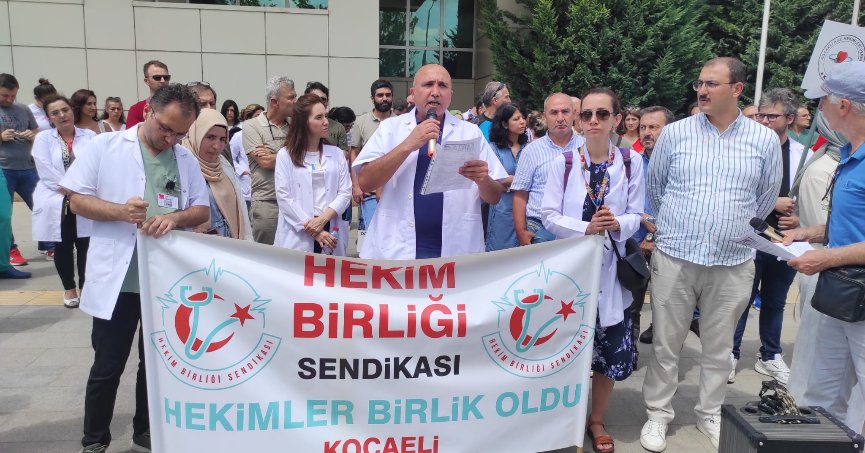 Hekimler ve sağlık  emekçileri iş bıraktı