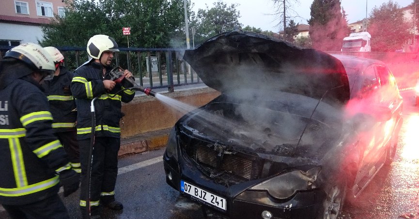 Kilometrelerce yol gidip aldığı cip yandı