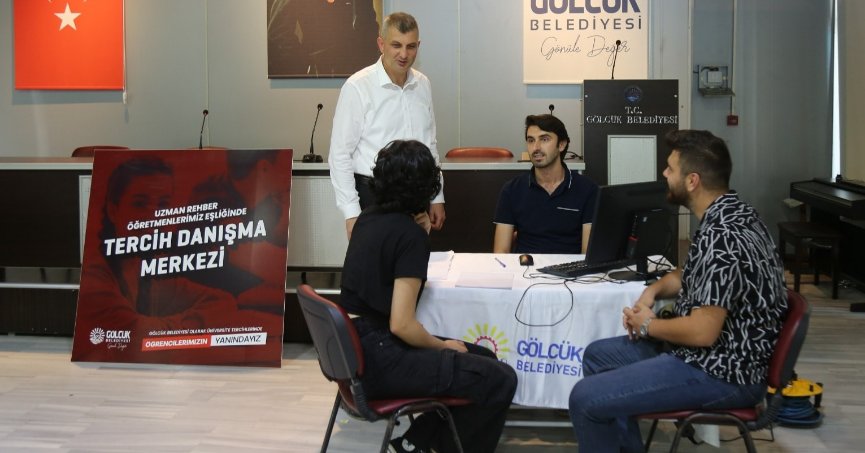 Belediye üniversite adaylarının yanında