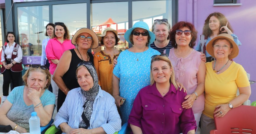 Hürriyet, İzmit’in çınarları  ile 5 çayında buluştu