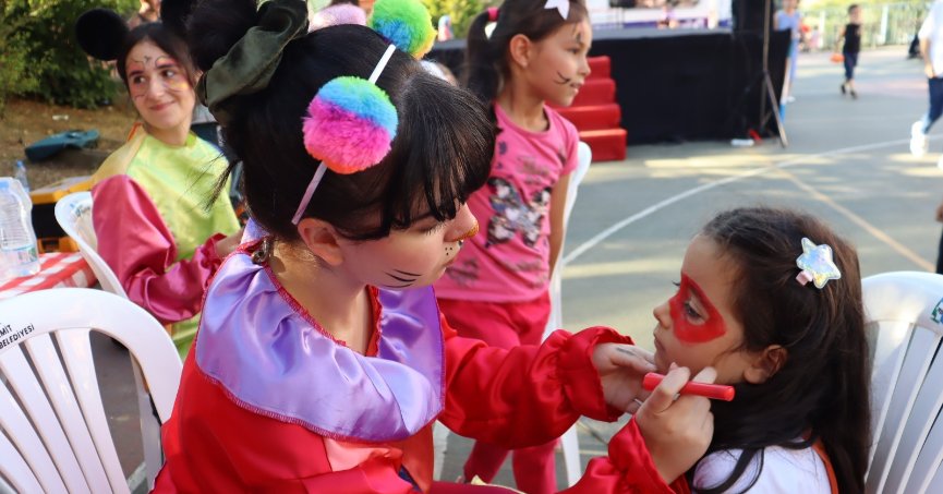 Çocuklar ‘Bizim Köyde Şenlik Var’ ile eğlendi