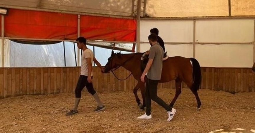 Özel çocuklara atlı terapi eğitimi
