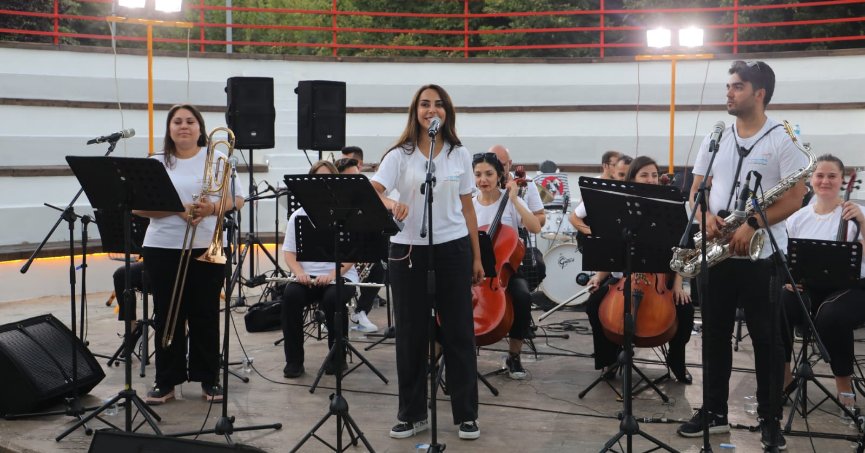 Özkan Uğur,  şarkıları ile anıldı