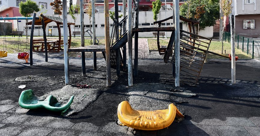 Çocuk parkında yangın çıkaran kişi tespit edildi