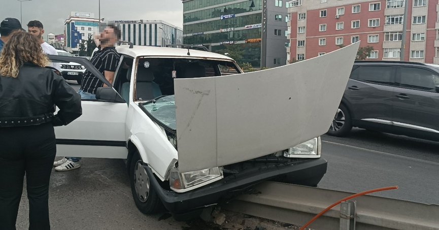Otomobil bariyerlere çarptı: 1 yaralı