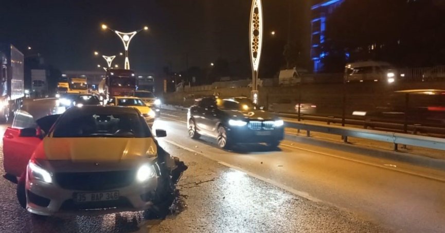 D-100’de 4 araç kazaya karıştı