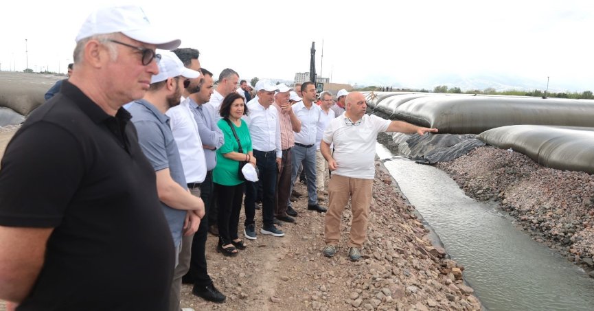 Muhtarlardan Dip Çamuru Temizliğine tam not