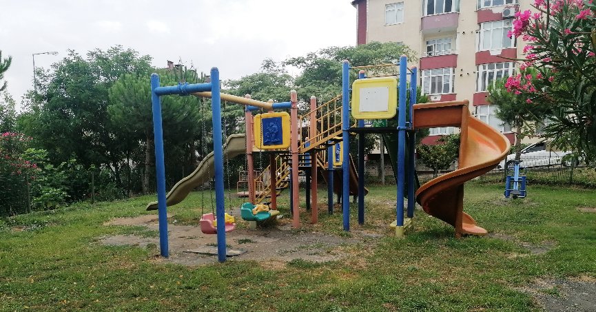 Çocuk parkına  bakım gerekiyor