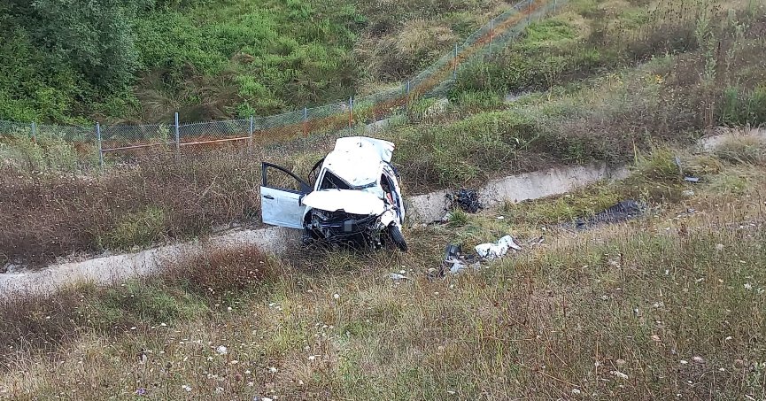 Otomobil şarampole uçtu: 2 ölü, 2 yaralı