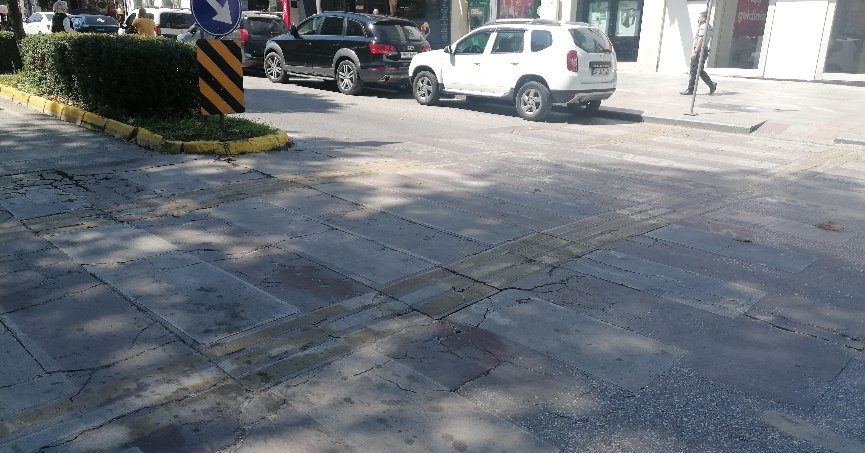 Yaya geçidi alanında  kapsamlı bakım yapılmalı