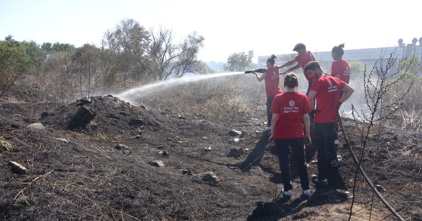 Otluk alanda çıkan yangın 1.5 saatte söndürüldü
