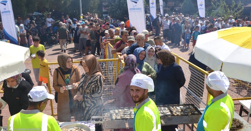 Festivalde 7 bin kişiye balık ekmek dağıtıldı