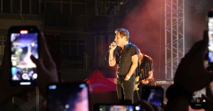 Teoman basın mensuplarını konserinden kovdu