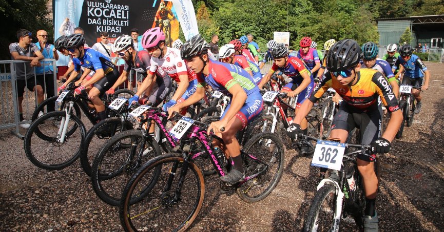 Dağ Bisikleti Kupası’nda renkli görüntüler yaşandı