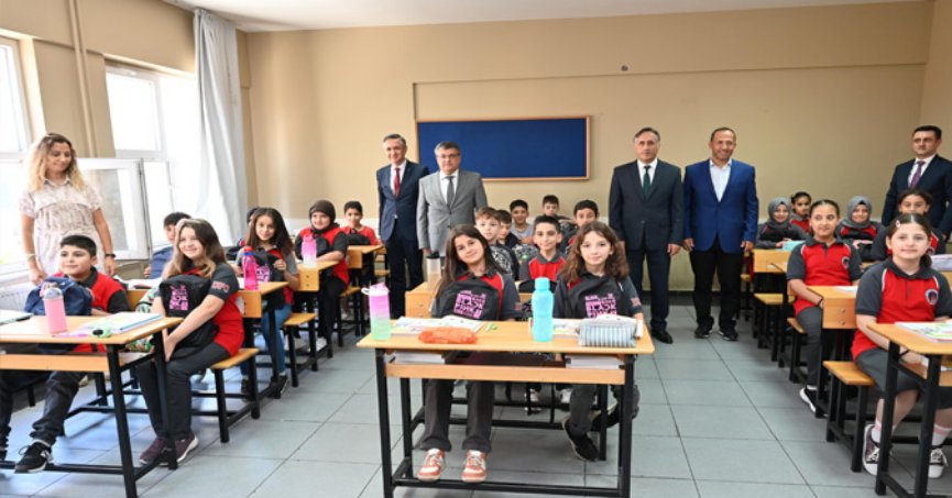 KSO’dan öğrencilere okul çantası  ve kırtasiye malzemesi desteği