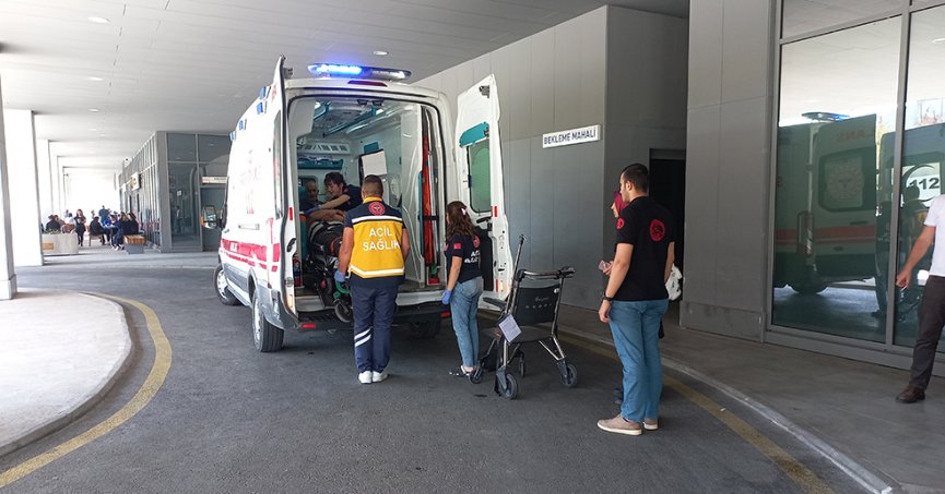 2 işçi çalıştıkları binadan düştü