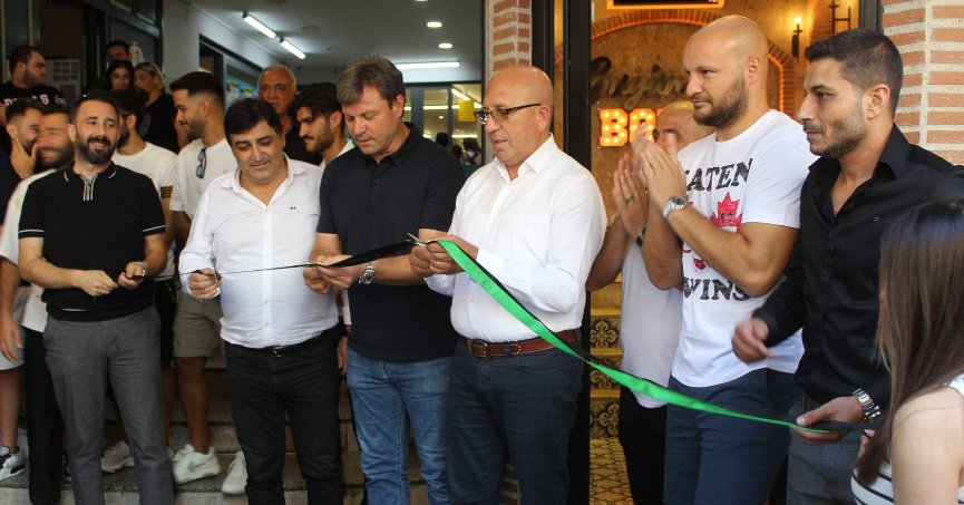 Açılışta hazır bulundular