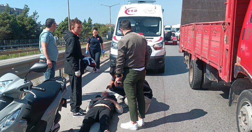 Tahta parçasına çarpan motosikletli yaralandı