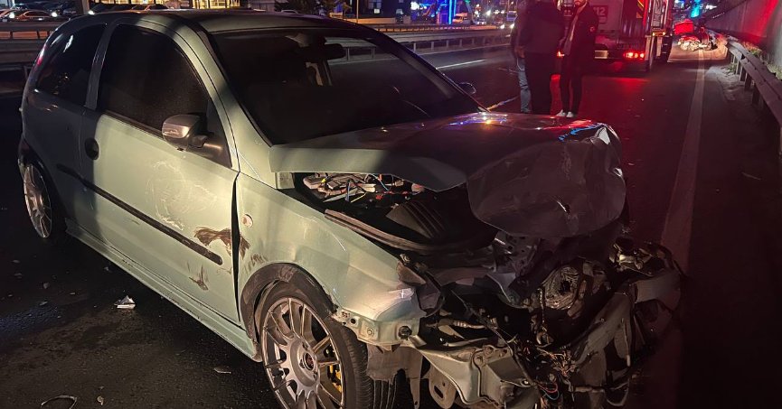 Hafif ticari araçla otomobil çarpıştı: 1 yaralı