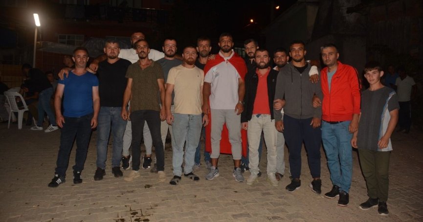 Başpehlivan Seçkin Duman’a muhteşem karşılama