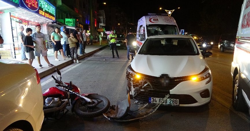 Otomobille motosiklet çarpıştı: 2 yaralı