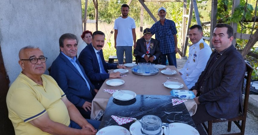 Protokol, gazilerimizi evlerinde ziyaret etti