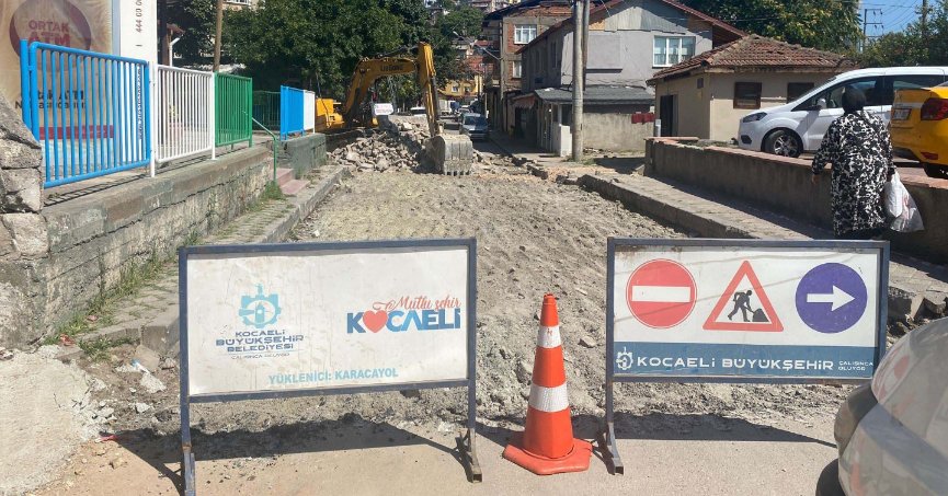 Üstyapı çalışmalarıyla caddeler yenileniyor