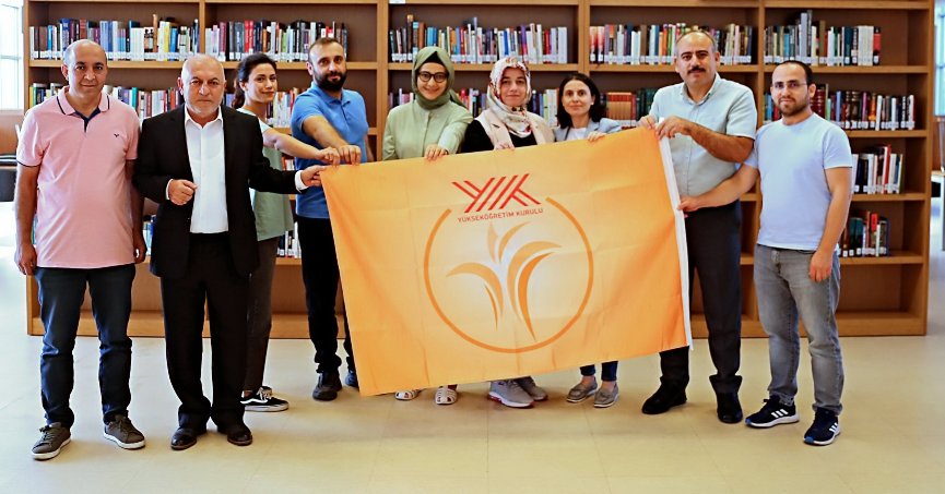 GTÜ Kütüphanesi’ne YÖK turuncu bayrak ödülü