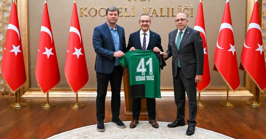 Kocaelispor’dan Vali Yavuz’a ziyaret 