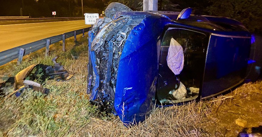 Direğe çarpan cipteki 4 kişi yaralandı