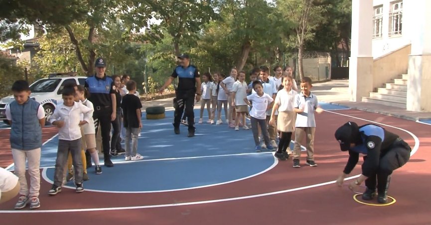 Polisler minik öğrencilere unutamayacakları anlar yaşattı